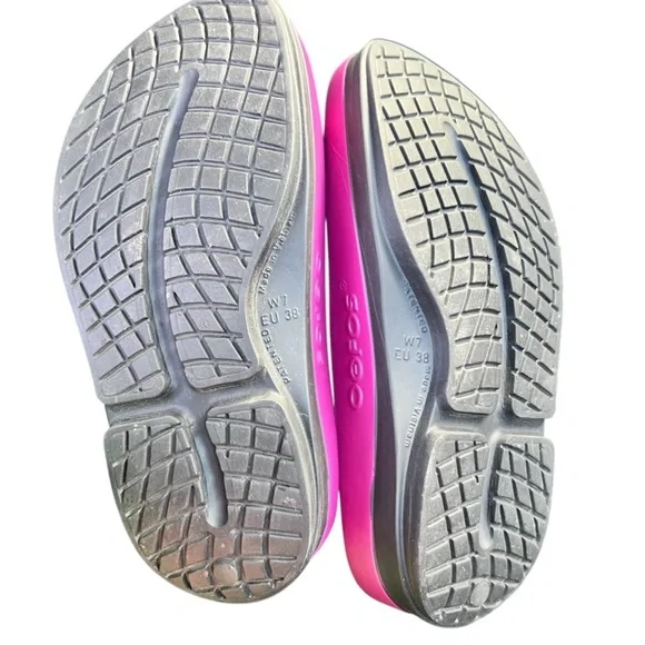 Oofos Oomega Ooahh Stacked Sandals - Picture 8 of 8